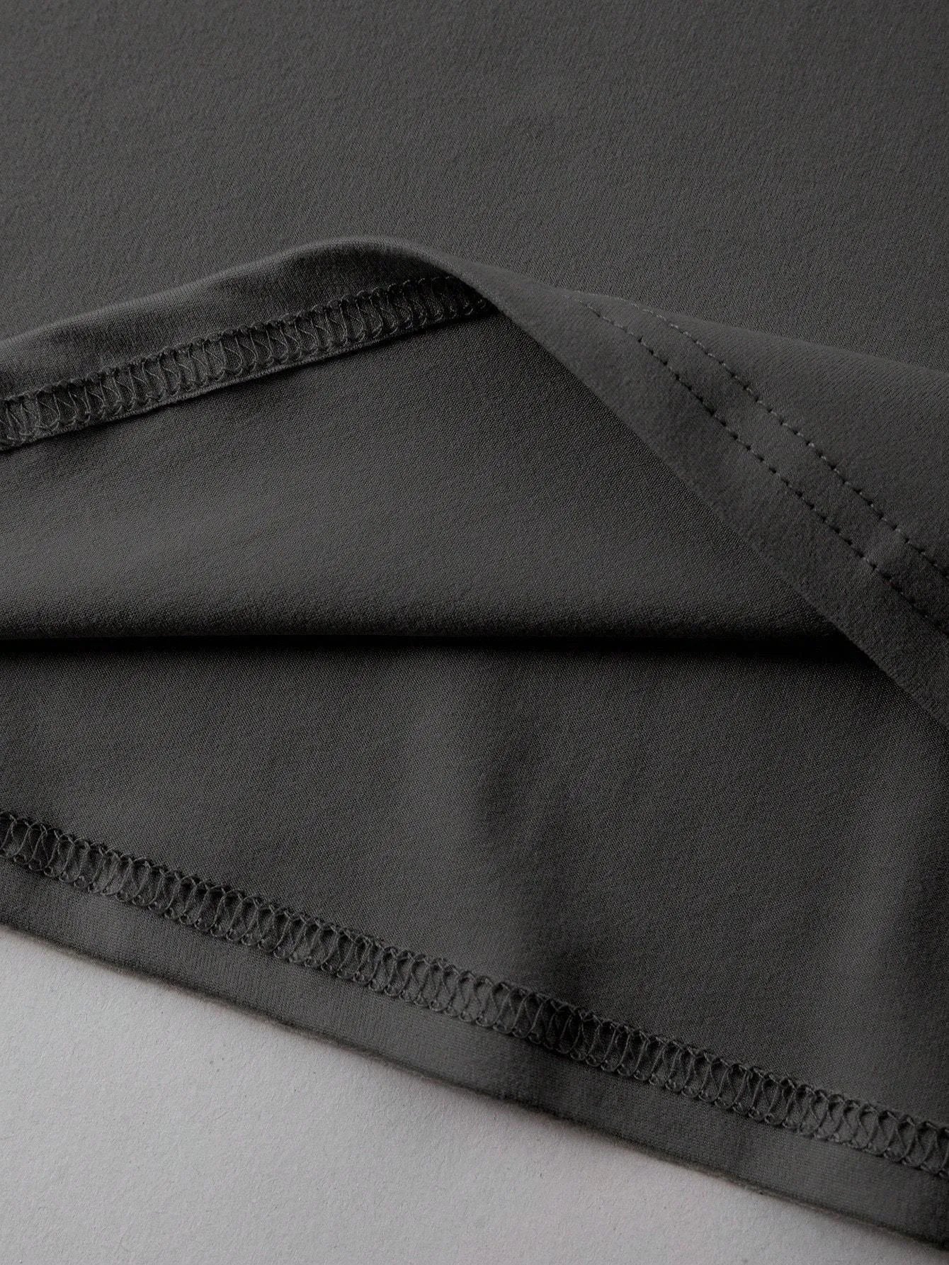Loose cotton summer t-shirt in black with round neck and short sleeves