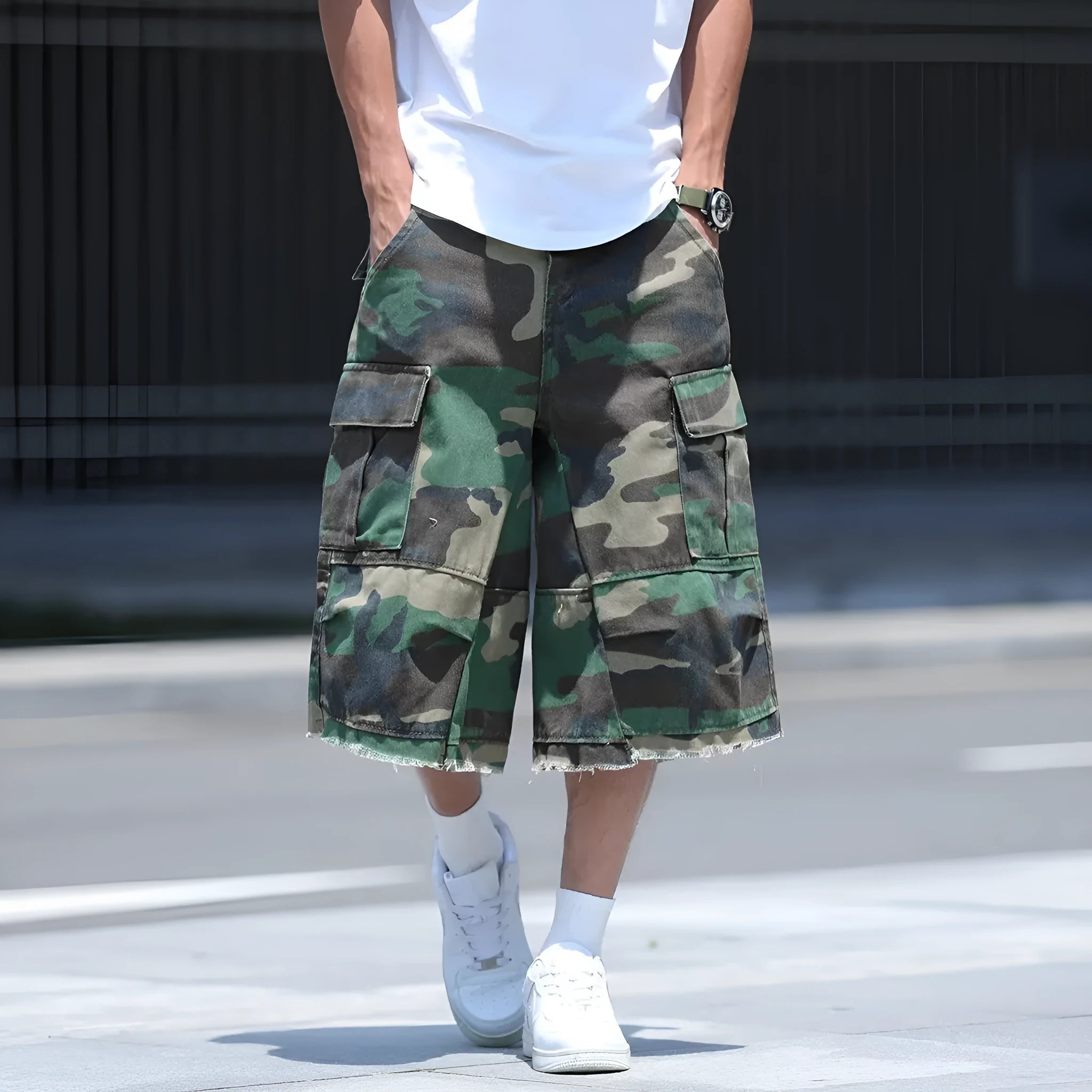 American retro workwear camouflage shorts in loose fit with cotton fabric