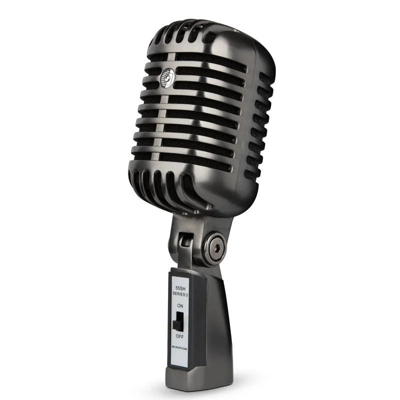 Retro-style condenser USB microphone with cardioid pattern for karaoke and live streaming.