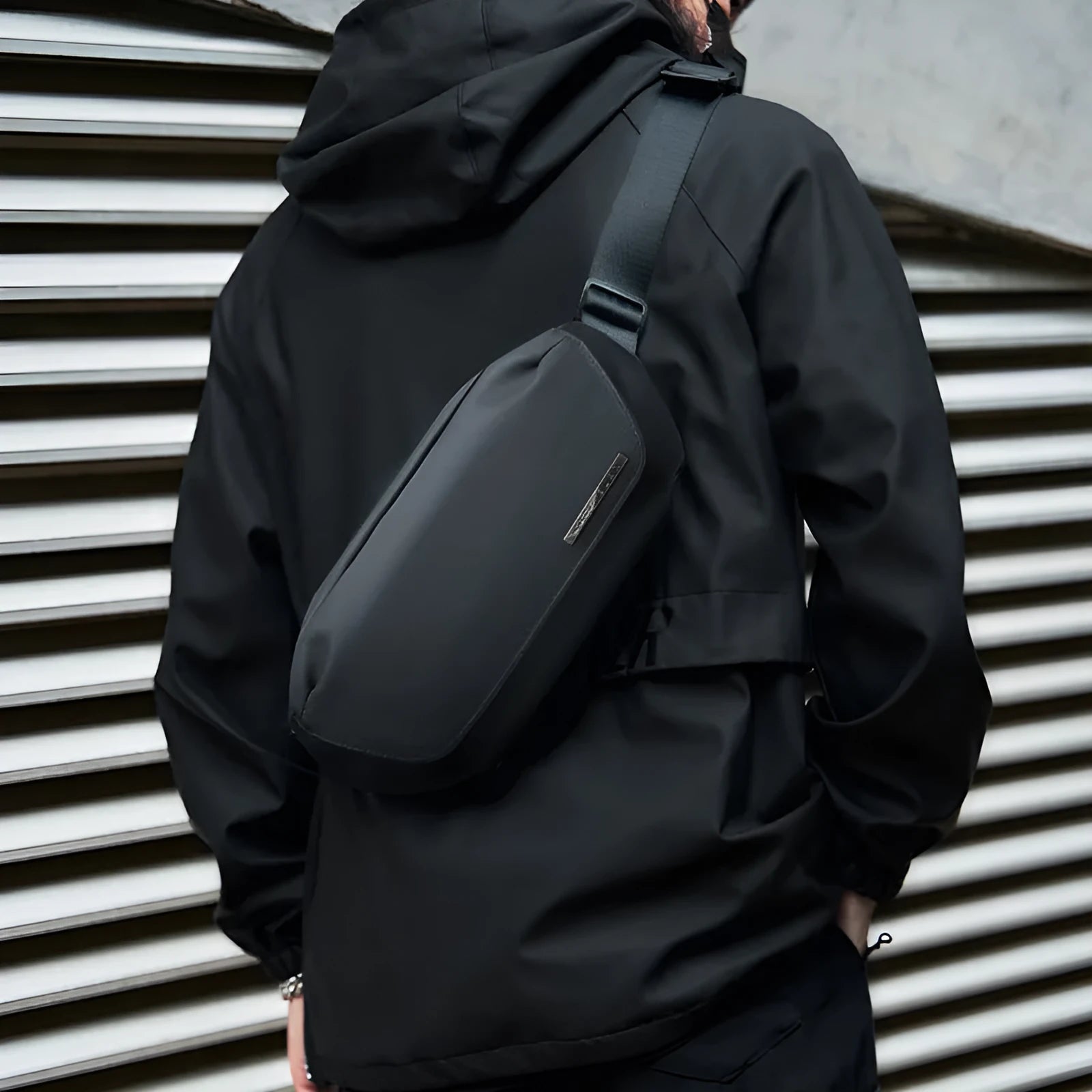 Black Oxford cloth men's messenger bag with one-shoulder riding design and sewing thread detailing