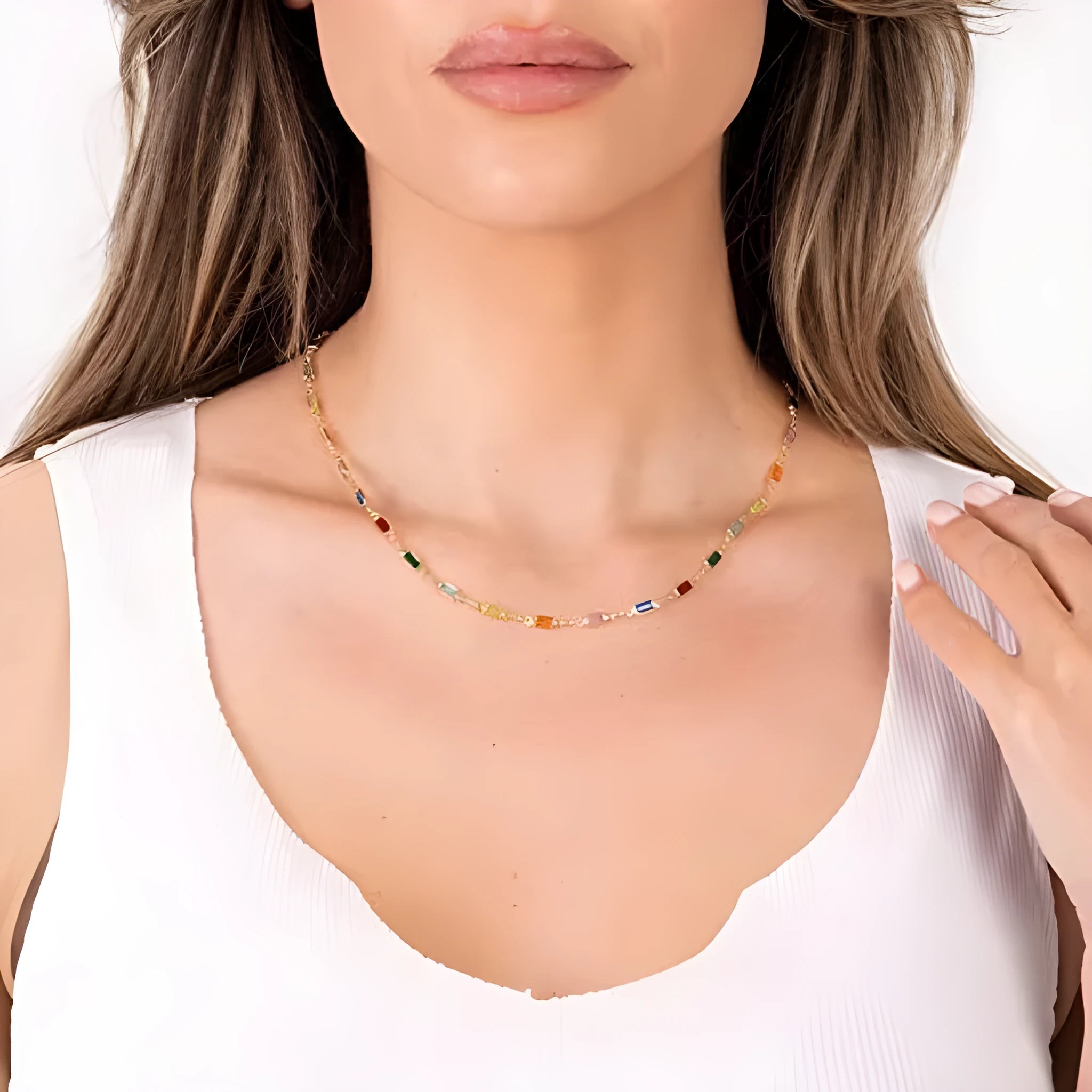 Modern ladies' geometric crystal necklace with a random colour pendant on an adjustable alloy chain.
