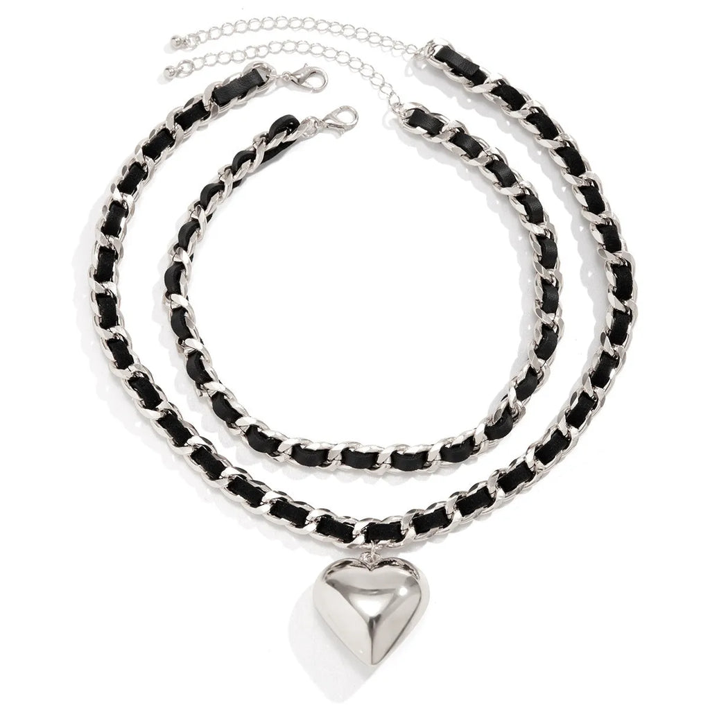 Big Love double-layer chain necklace with heart pendant in gold finish on woman