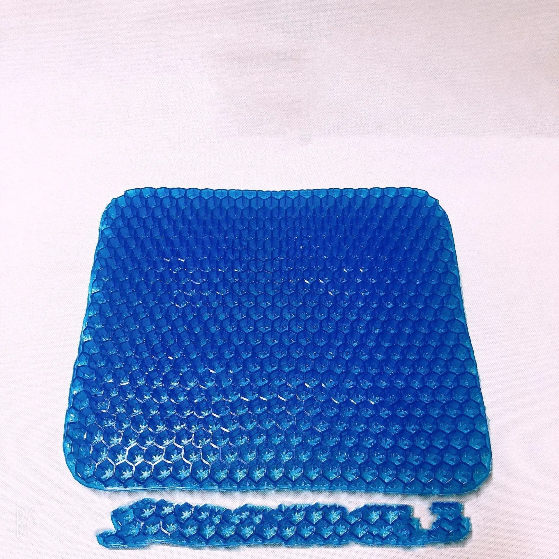 Solid colour gel seat cushion with honeycomb pattern showing double thick design and removable cover