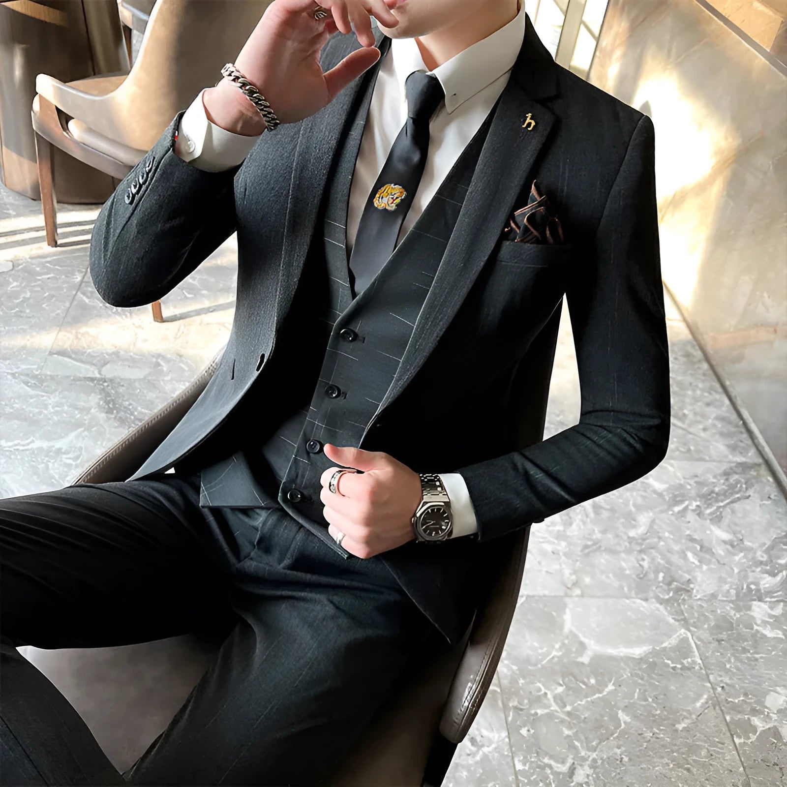 Men's slim fit business suit in black or dark grey with adhesive interlining construction