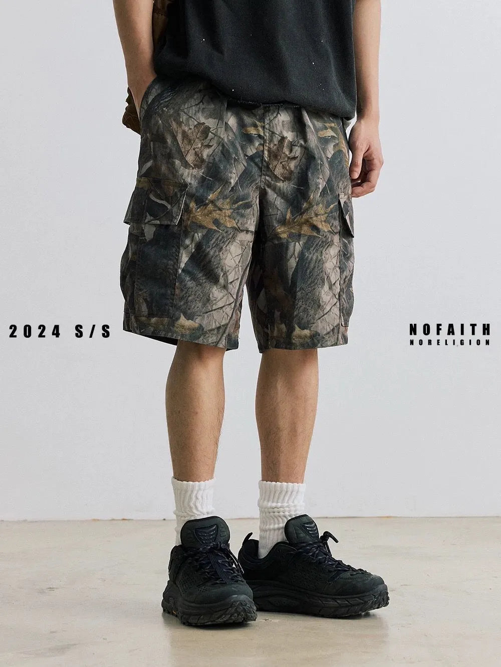 Loose straight-leg denim shorts with micro-elastic waistband in black and army green colour options