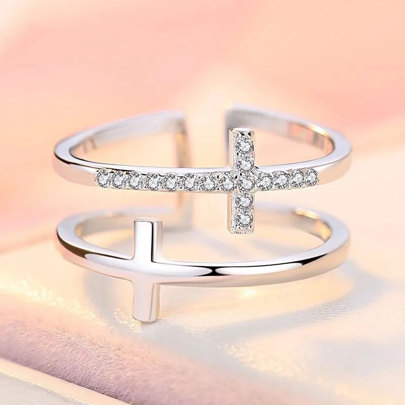 Geometric adjustable copper ring for women with inlaid zircon stones in gold colour.