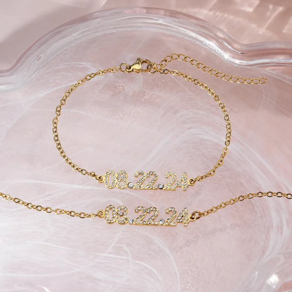 Stainless steel bracelet with diamond-set digital numbers display in rose gold colour