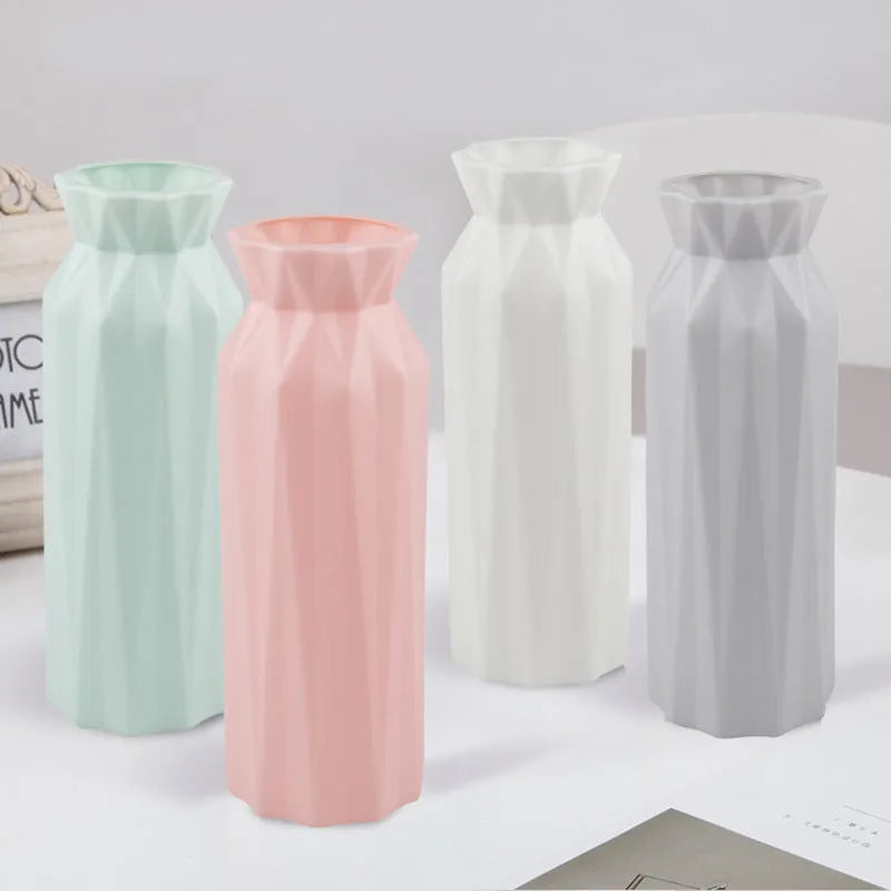 Drop-resistant melamine plastic vase in grey, green, pink, or white with 7.2cm base diameter